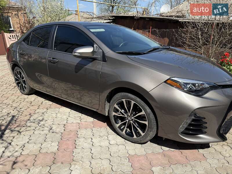 Седан Toyota Corolla 2017 в Кропивницькому