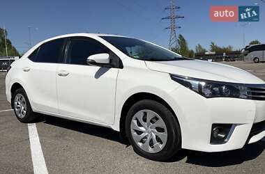 Седан Toyota Corolla 2016 в Киеве