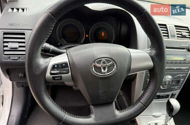 Седан Toyota Corolla 2010 в 