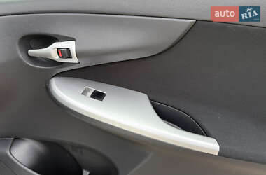 Седан Toyota Corolla 2010 в 