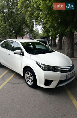 Седан Toyota Corolla 2015 в Чернігові