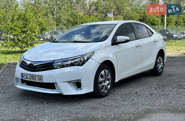 Седан Toyota Corolla 2013 в Полтаві