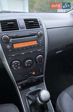 Седан Toyota Corolla 2011 в Луцьку