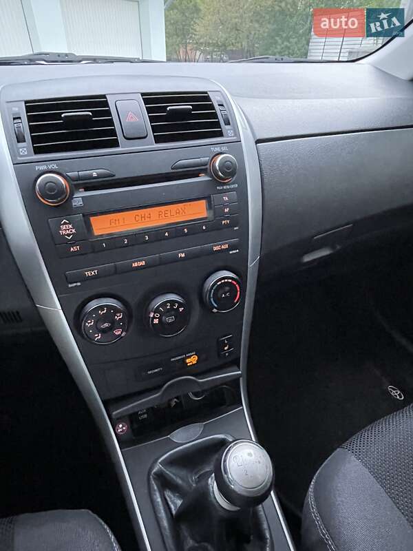 Седан Toyota Corolla 2011 в 