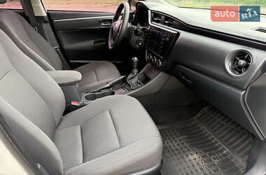 Седан Toyota Corolla 2017 в 