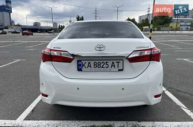 Седан Toyota Corolla 2015 в 
