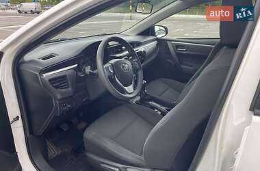 Седан Toyota Corolla 2015 в 