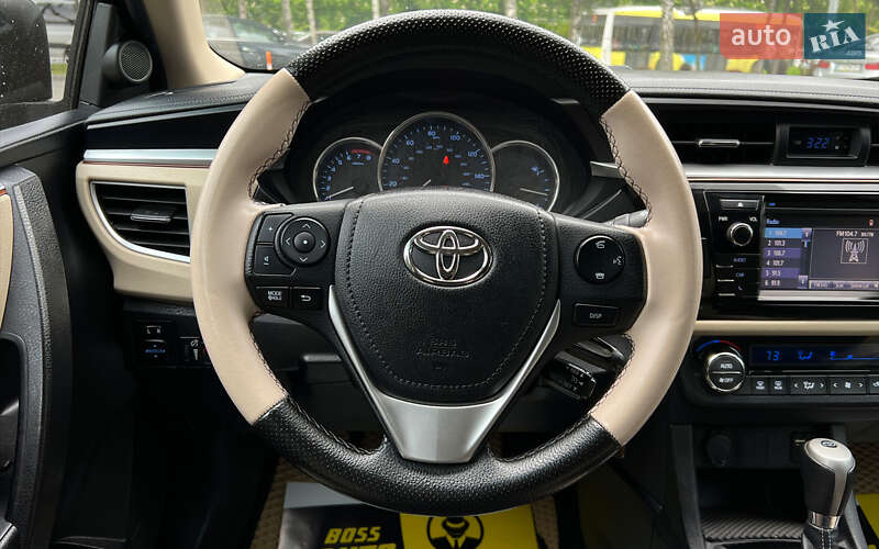 Седан Toyota Corolla 2016 в Львове