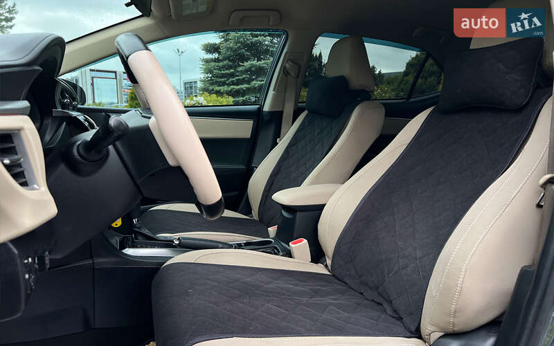 Седан Toyota Corolla 2016 в Львове