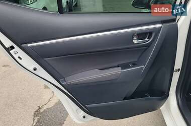 Седан Toyota Corolla 2018 в 