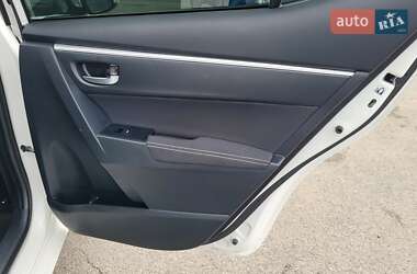 Седан Toyota Corolla 2018 в 