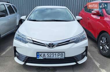 Седан Toyota Corolla 2018 в 