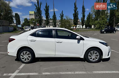 Седан Toyota Corolla 2013 в 