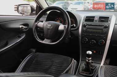 Седан Toyota Corolla 2013 в 