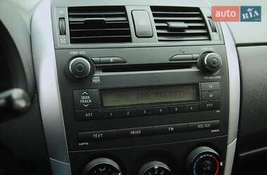 Седан Toyota Corolla 2013 в 