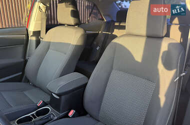 Седан Toyota Corolla 2014 в 
