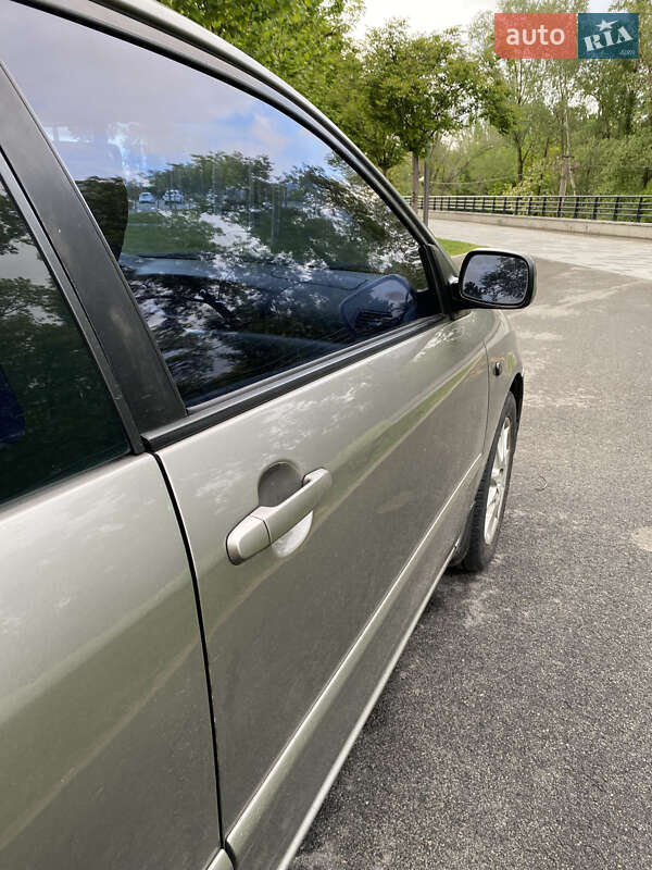 Хетчбек Toyota Corolla 2003 в Дніпрі