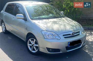 Хетчбек Toyota Corolla 2005 в 