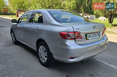 Седан Toyota Corolla 2011 в 