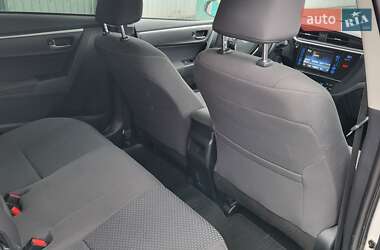 Седан Toyota Corolla 2018 в 
