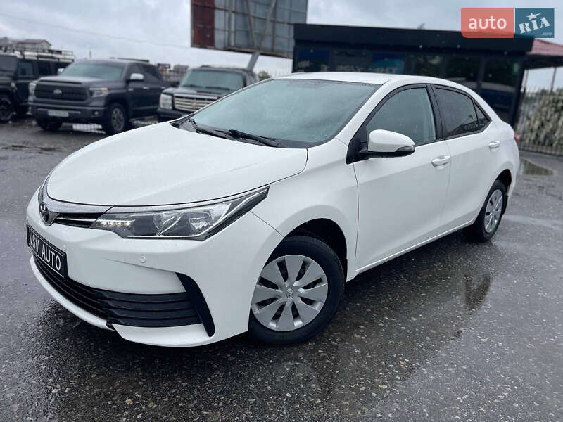 Седан Toyota Corolla 2016 в Киеве