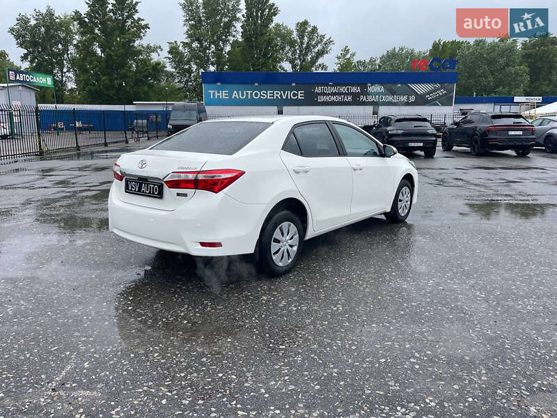 Седан Toyota Corolla 2016 в Киеве