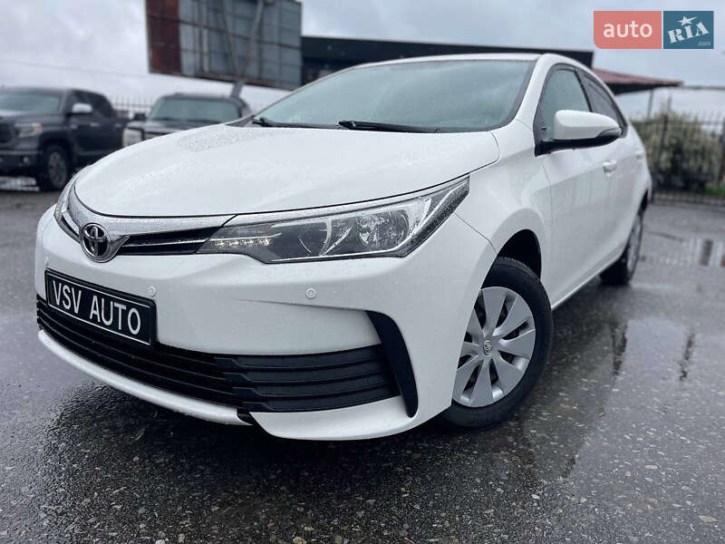 Седан Toyota Corolla 2016 в Киеве