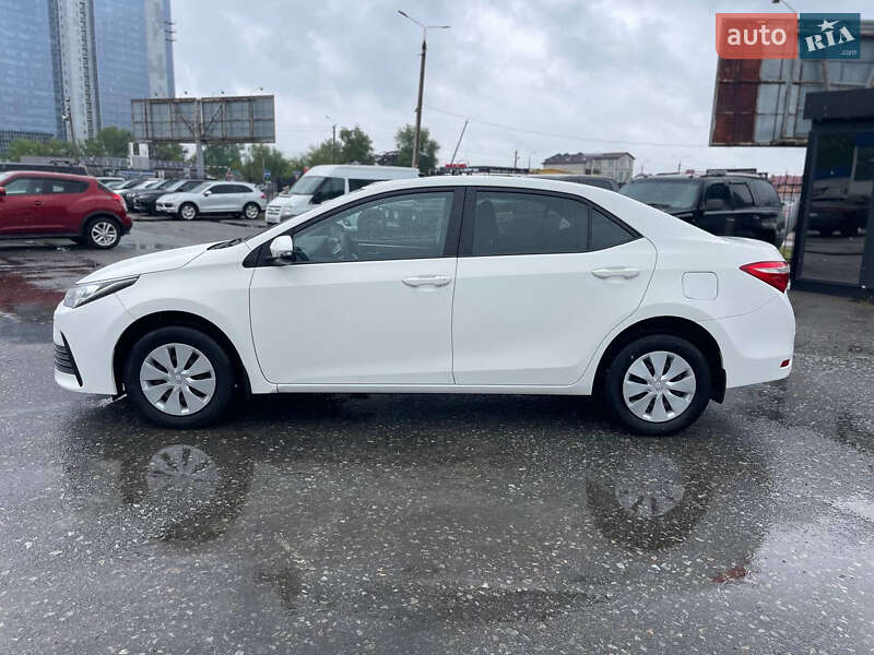 Седан Toyota Corolla 2016 в Киеве