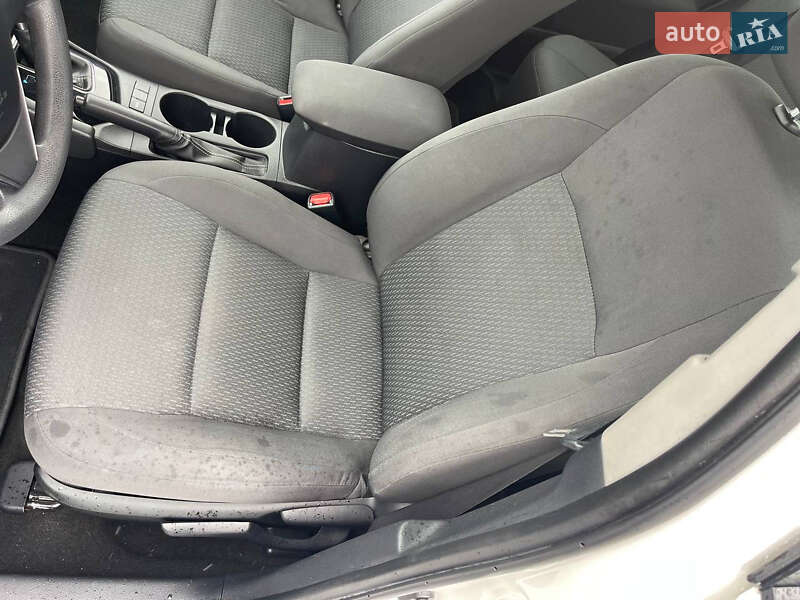 Седан Toyota Corolla 2016 в Киеве