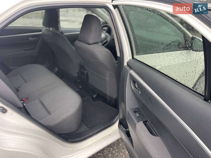 Седан Toyota Corolla 2016 в Киеве