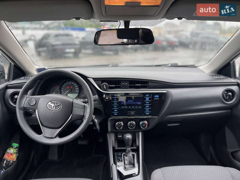 Седан Toyota Corolla 2016 в Киеве