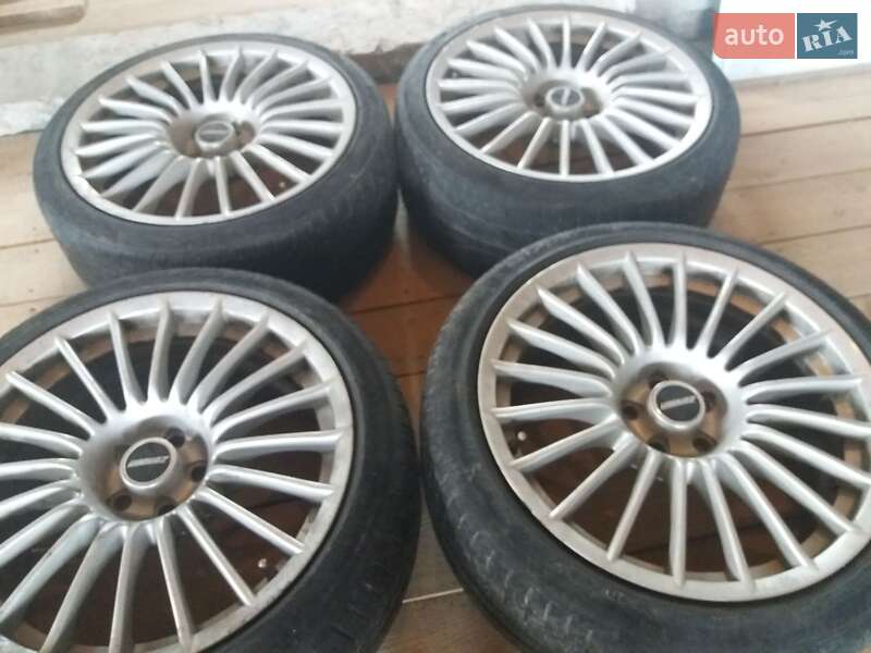 Седан Toyota Corolla 2015 в Ужгороді