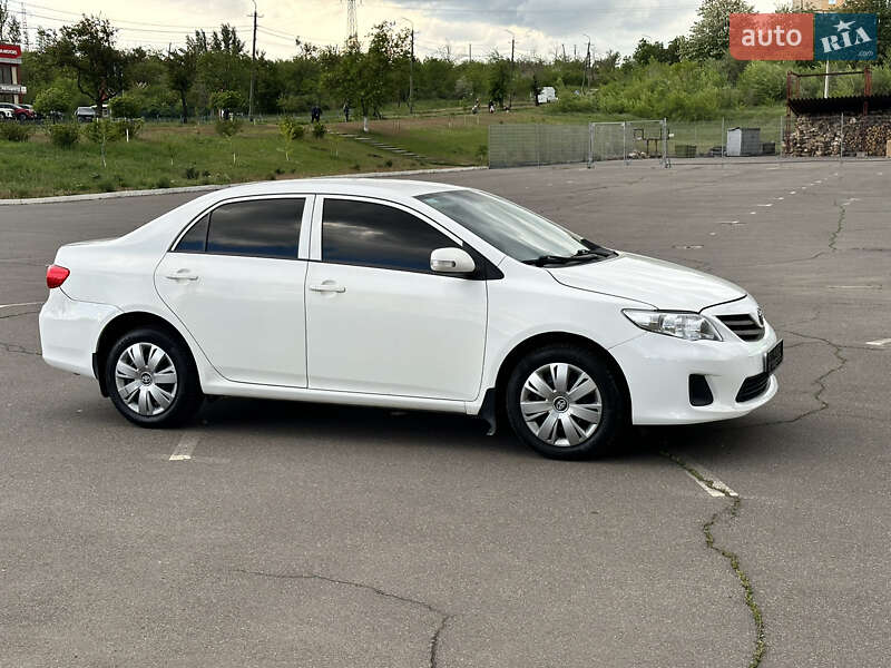 Седан Toyota Corolla 2011 в Кривом Роге