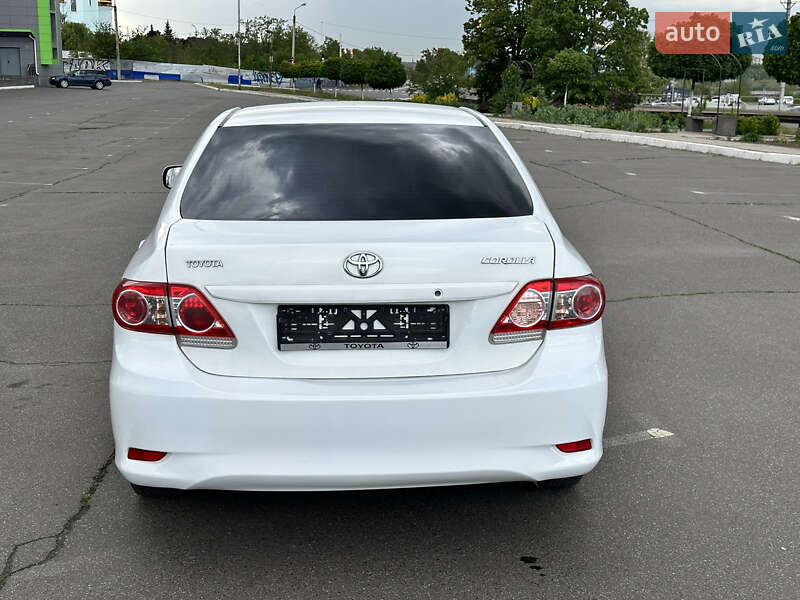 Седан Toyota Corolla 2011 в Кривом Роге