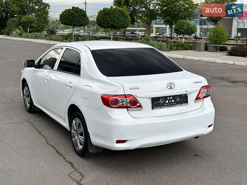 Седан Toyota Corolla 2011 в Кривом Роге