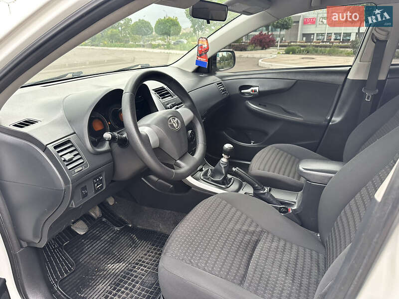 Седан Toyota Corolla 2011 в Кривом Роге