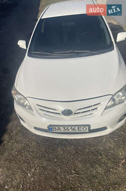 Седан Toyota Corolla 2011 в  фото 3 Седан Toyota Corolla 2011 в