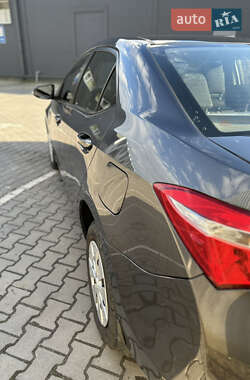 Седан Toyota Corolla 2015 в 