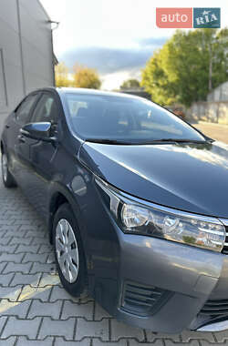 Седан Toyota Corolla 2015 в 