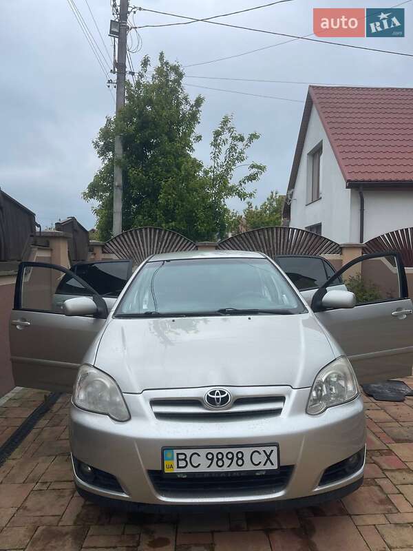 Хетчбек Toyota Corolla 2006 в Городку