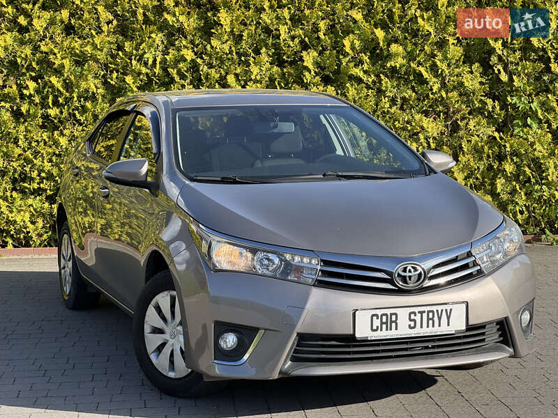 Седан Toyota Corolla 2013 в 