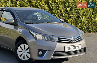 Седан Toyota Corolla 2013 в 