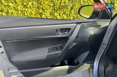 Седан Toyota Corolla 2013 в 