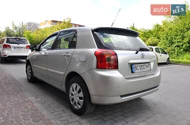 Хэтчбек Toyota Corolla 2004 в 