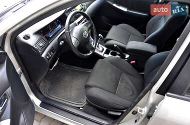 Хэтчбек Toyota Corolla 2004 в 