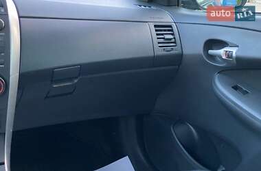 Седан Toyota Corolla 2011 в 