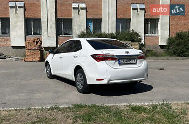 Седан Toyota Corolla 2013 в 