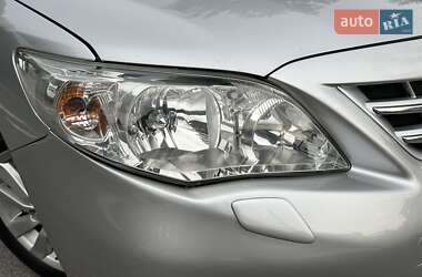 Седан Toyota Corolla 2010 в 