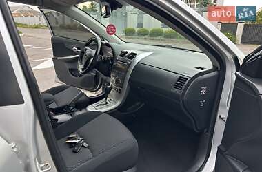Седан Toyota Corolla 2010 в 