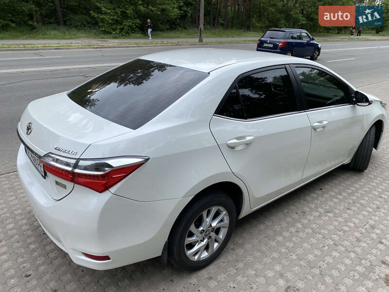 Седан Toyota Corolla 2016 в Киеве